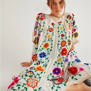 BELLA FLOR EMBROIDERED CAFTAN X FREE PEOPLE, OS